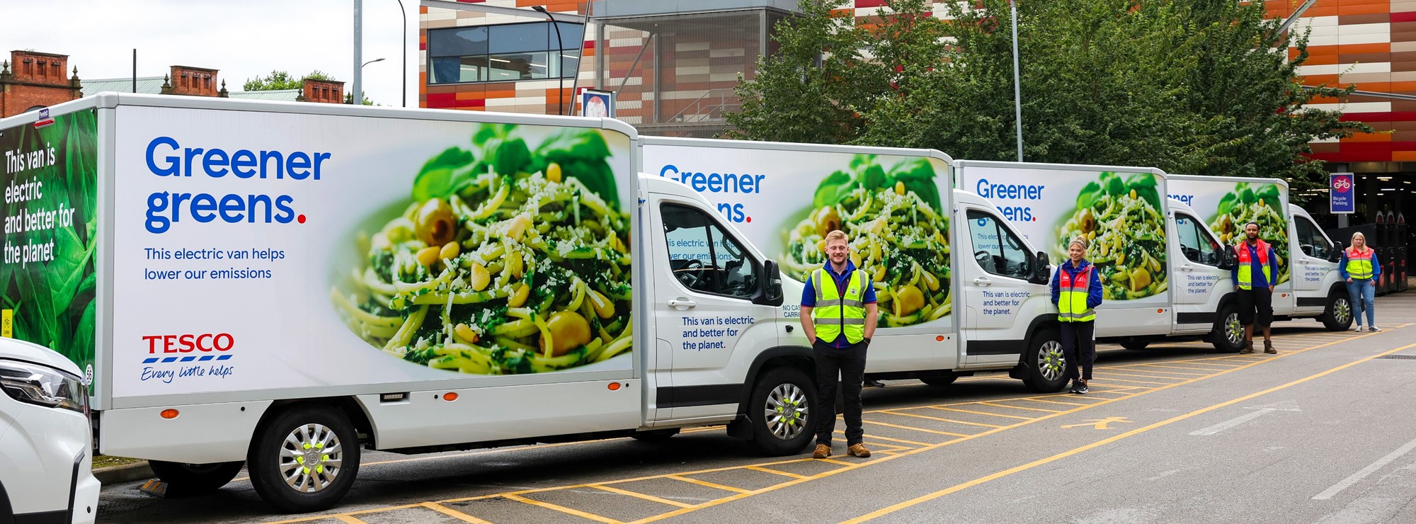 Tesco celebrates milestone of 500th electric customer home delivery van