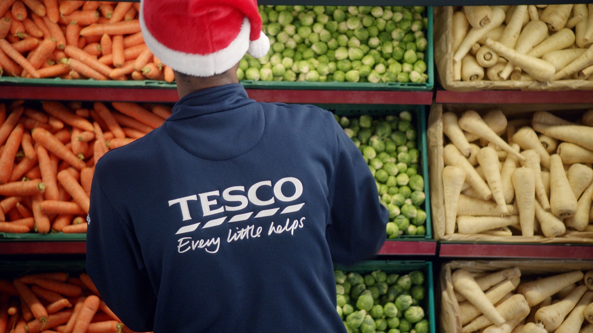 Tesco is here to help as colleagues provide Christmas customer service